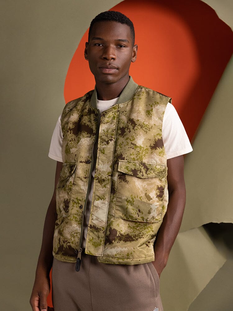 An individual is wearing the MA-1 Mod Vest from Alpha Industries, with its quilted lining, over a white t-shirt.